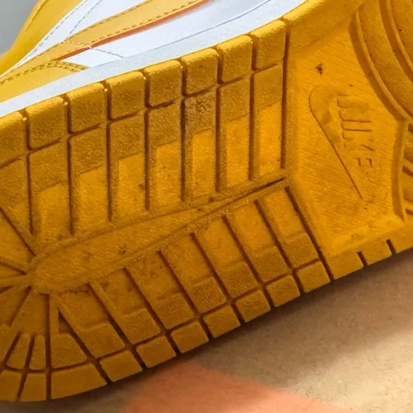 Jordan Sneakers Yellow and White - Picture 5 of 16